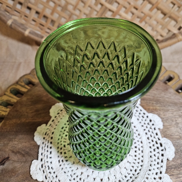 VTG CFG Diamond Pattern Emerald Green Glass Vase - Picture 4 of 13